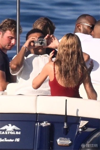 姆巴佩与女友的浪漫游艇之旅